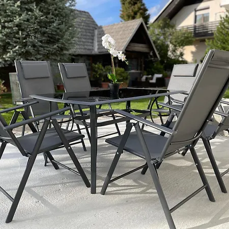 Oasis Garden Apartment *