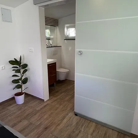 Oasis Garden Apartment Sencur
