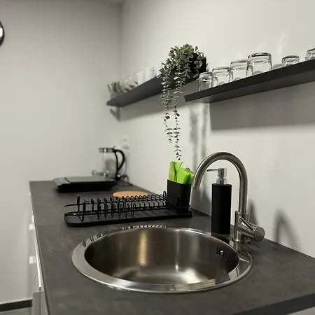 Oasis Garden Apartment *